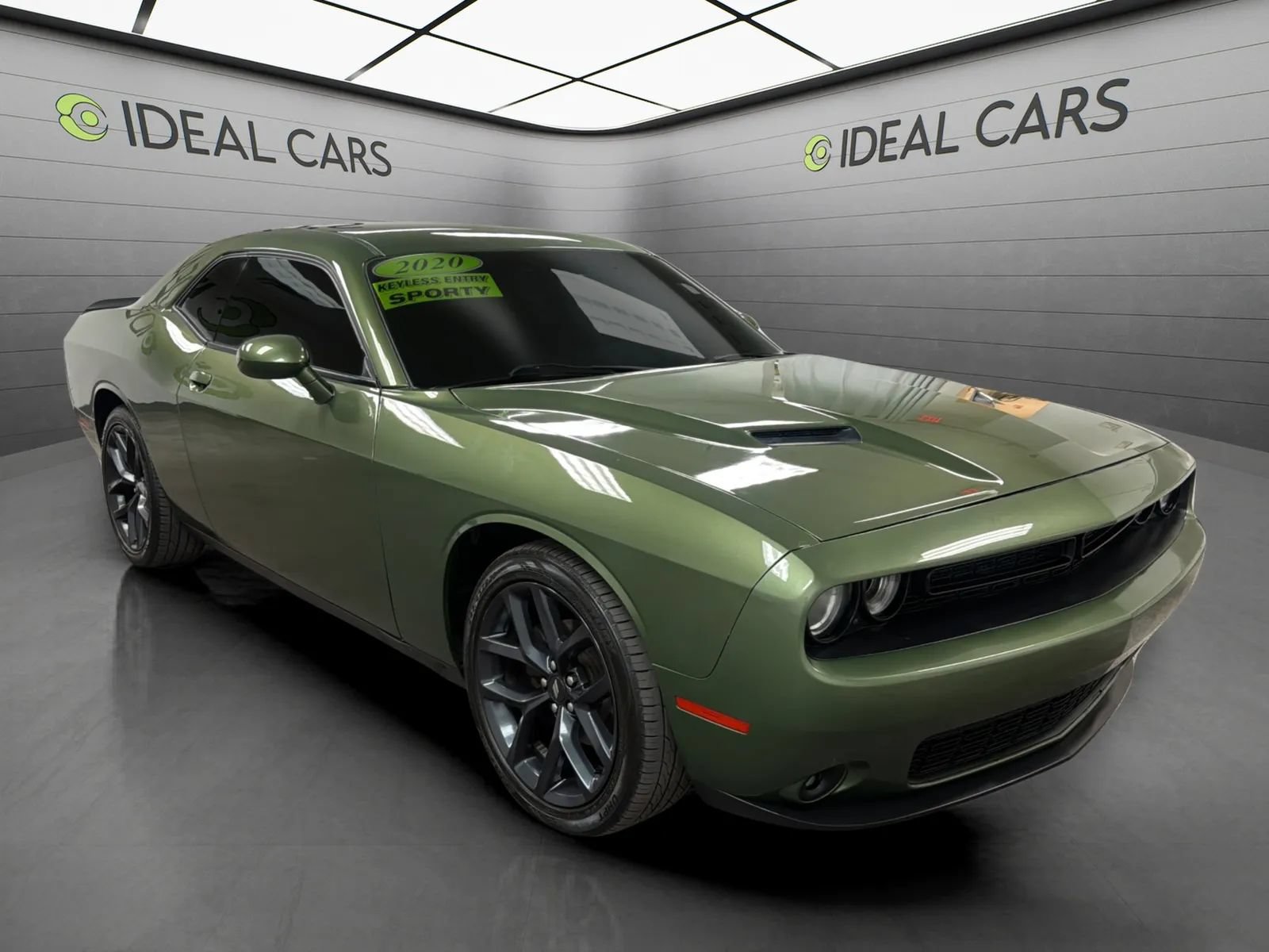 Used 2020 Dodge Challenger SXT w/ Blacktop Package RWD image 3