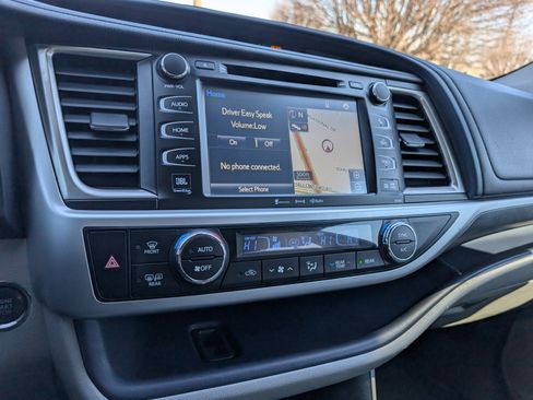 Used 2017 Toyota Highlander Limited image 22