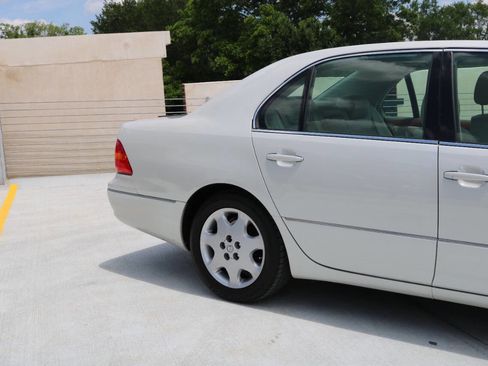 Used 2001 Lexus LS 430 RWD image 61