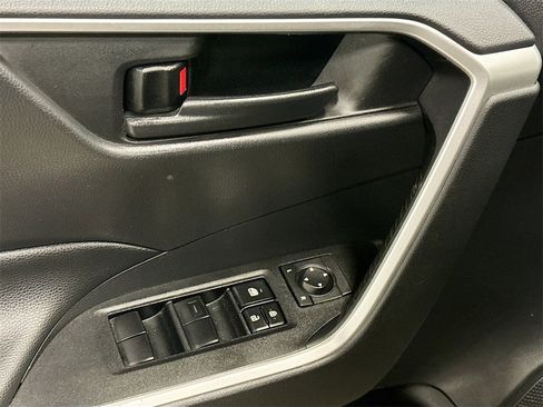 Used 2019 Toyota RAV4 LE image 19