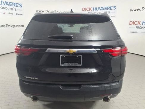 Used 2022 Chevrolet Traverse LS image 5