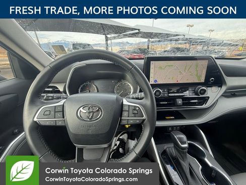 Used 2023 Toyota Highlander XLE image 12