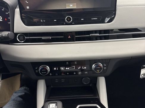 New 2025 Mitsubishi Outlander SEL image 21