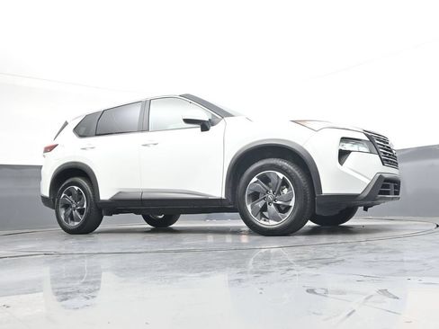 Used 2025 Nissan Rogue SV FWD image 40