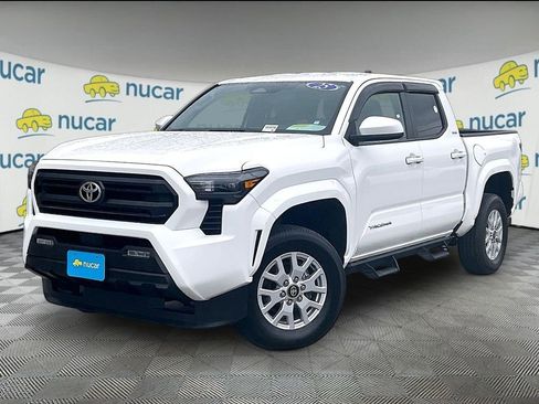 Used 2025 Toyota Tacoma SR5 AWD/4WD image 3