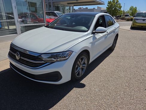 Used 2023 Volkswagen Jetta SE w/ Panoramic Sunroof Package image 8
