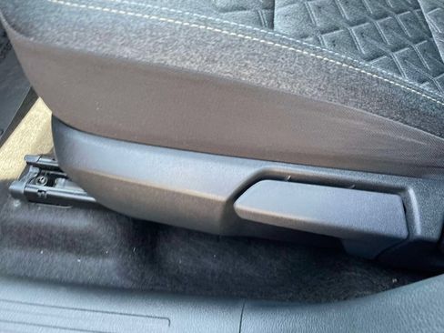 Used 2025 Nissan Kicks SV FWD image 21