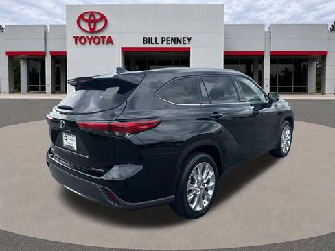 Used 2021 Toyota Highlander Limited FWD image 5