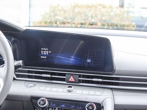 Certified 2025 Hyundai Elantra SEL FWD image 18