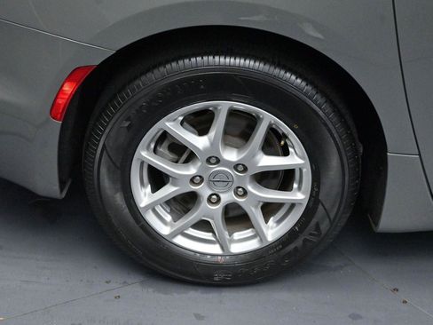 Used 2025 Chrysler Pacifica Select FWD image 64