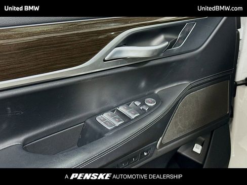Used 2022 BMW 740i xDrive w/ Premium Package image 3