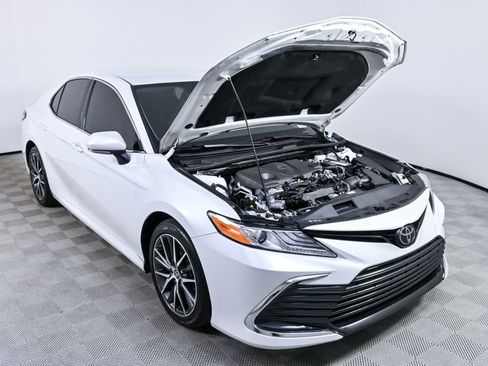Used 2021 Toyota Camry XLE image 29