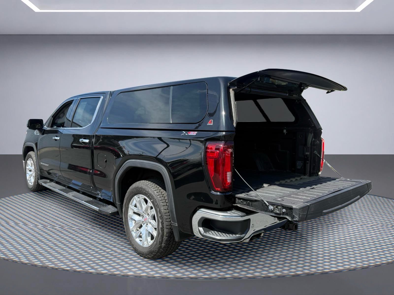 Used 2021 GMC Sierra 1500 SLT w/ SLT Premium Plus Package AWD/4WD image 9
