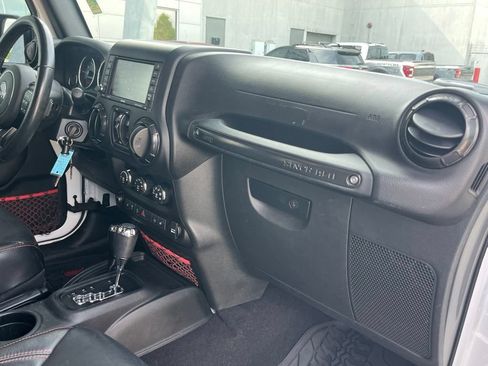 Used 2018 Jeep Wrangler Unlimited Rubicon AWD/4WD image 23