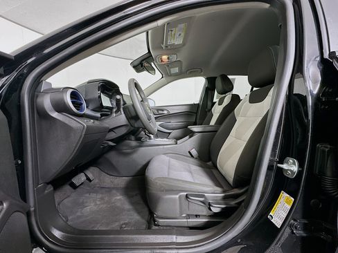Used 2025 Chevrolet Trax LS FWD image 13