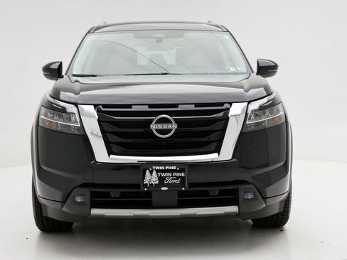 Used 2022 Nissan Pathfinder SL image 3