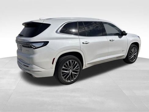 Used 2025 Buick Enclave Avenir w/ Super Cruise Package image 5