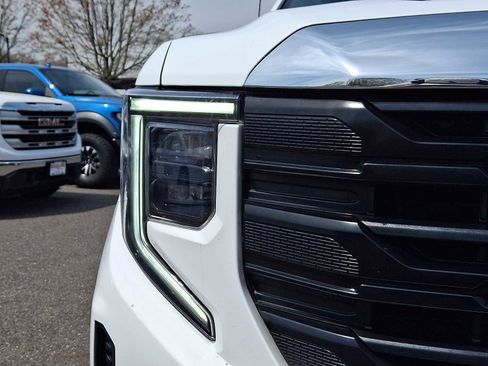 Used 2023 GMC Sierra 1500 Pro w/ Pro Value Package AWD/4WD image 10