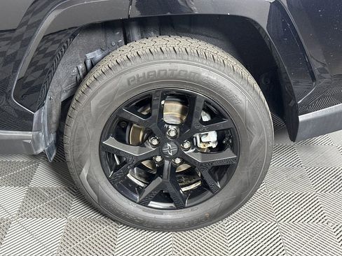 Used 2021 Toyota RAV4 XLE w/ Convenience Package FWD image 20
