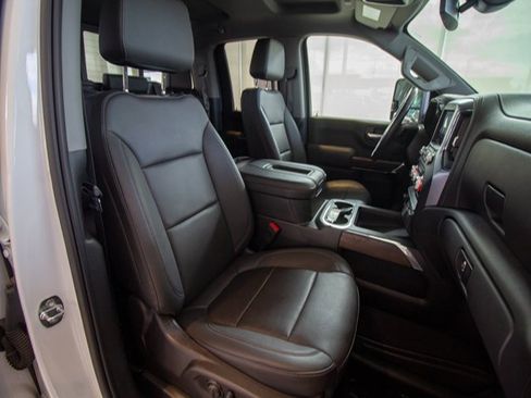 Used 2022 GMC Sierra 2500 SLT w/ SLT Preferred Package image 19