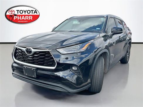Used 2023 Toyota Highlander XLE image 1