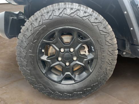 Used 2023 Jeep Gladiator Sport AWD/4WD image 21