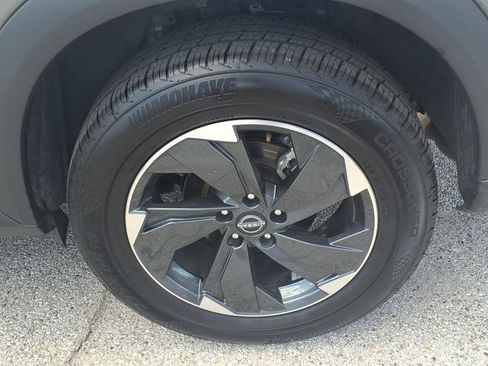 Used 2025 Nissan Rogue SV AWD/4WD image 25