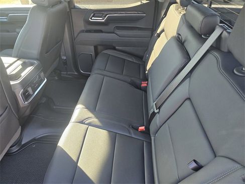 New 2026 GMC Sierra 1500 SLT image 9