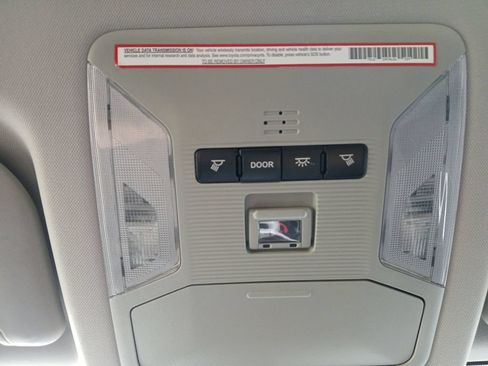Used 2021 Toyota RAV4 LE FWD image 7