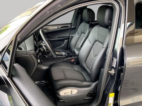 Used 2022 Porsche Macan AWD/4WD image 8