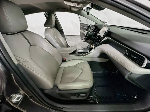 Used 2022 Toyota Camry XLE FWD image 12