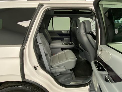 Used 2019 Lincoln Navigator Reserve AWD/4WD image 38