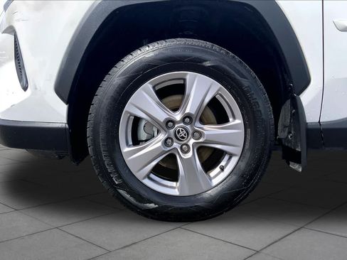 Used 2025 Toyota RAV4 XLE FWD image 11