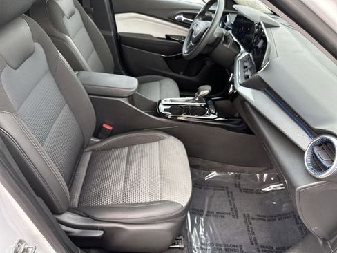 Certified 2024 Chevrolet Trax LT image 28
