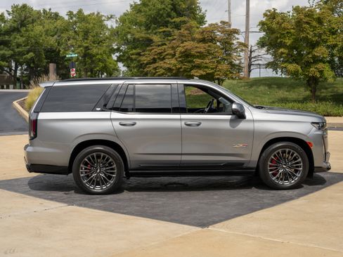 Used 2023 Cadillac Escalade V AWD/4WD image 6
