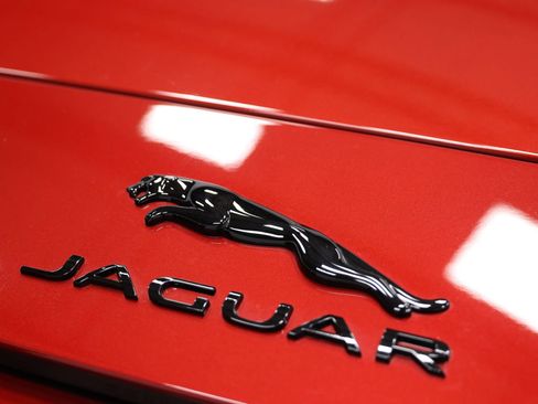 Used 2024 Jaguar F-TYPE R image 7