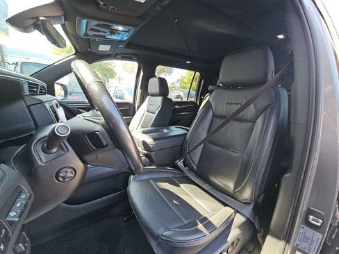 Used 2022 GMC Yukon XL Denali w/ Denali Premium Package AWD/4WD image 5