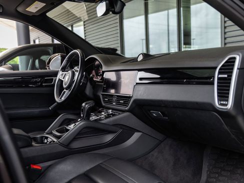 Certified 2022 Porsche Cayenne AWD/4WD image 40
