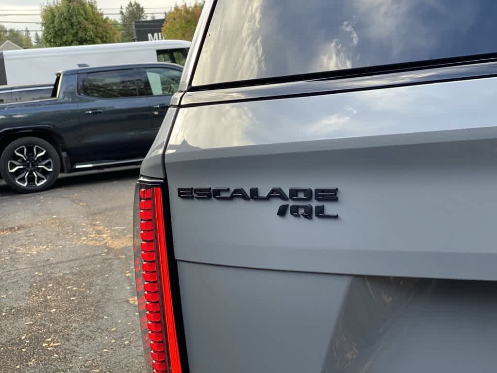 Certified 2026 Cadillac Escalade IQL Sport 1 w/ LPO, ONYX Package AWD/4WD image 10