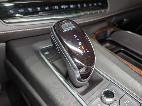 Certified 2021 Cadillac Escalade Premium Luxury image 33