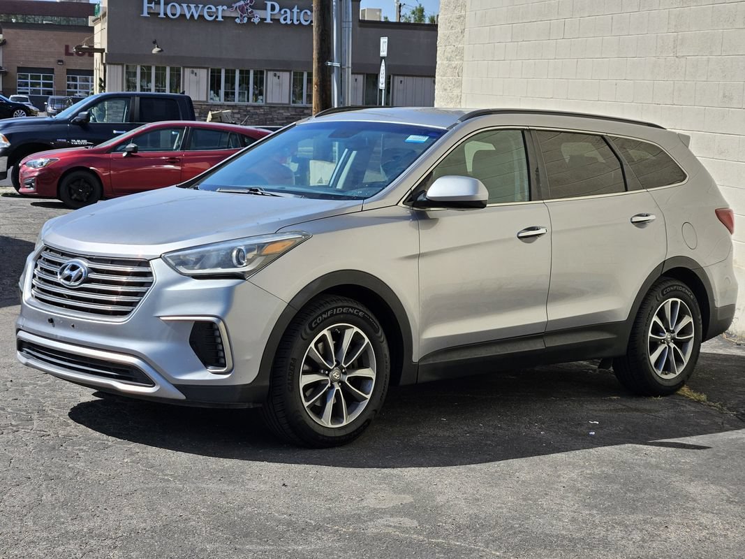 Used 2017 Hyundai Santa Fe SE AWD/4WD image 1