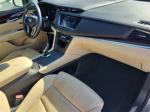 Used 2018 Cadillac XT5 Luxury w/ Driver Awareness Package image 19