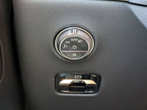 Used 2026 Mercedes-Benz GLC 300 image 12