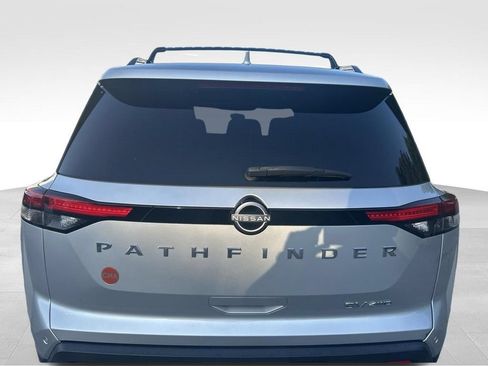 Used 2023 Nissan Pathfinder SV AWD/4WD image 3