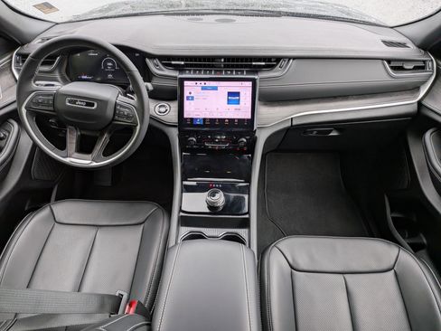 Certified 2025 Jeep Grand Cherokee Limited w/ Luxury Tech Group II RWD image 14