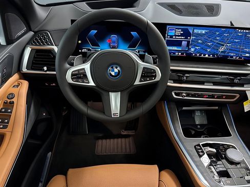 Used 2026 BMW X5 xDrive50e w/ M Sport Package image 27