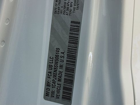 Used 2025 Jeep Wrangler Sahara image 12