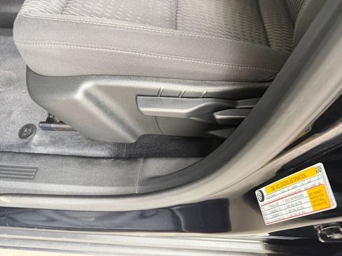 Used 2025 Chevrolet Equinox LT image 22