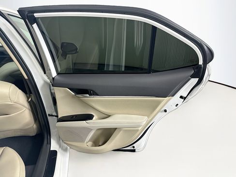 Used 2020 Toyota Camry XLE w/ Carpet Mat Package FWD image 29