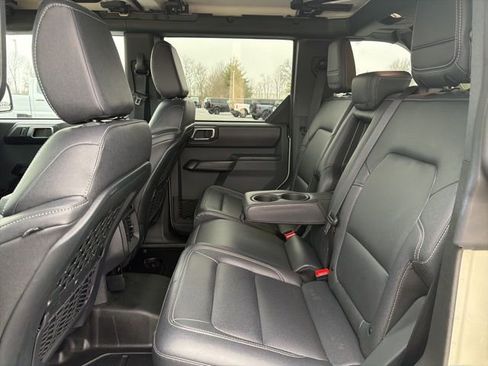 Used 2025 Ford Bronco Badlands image 16